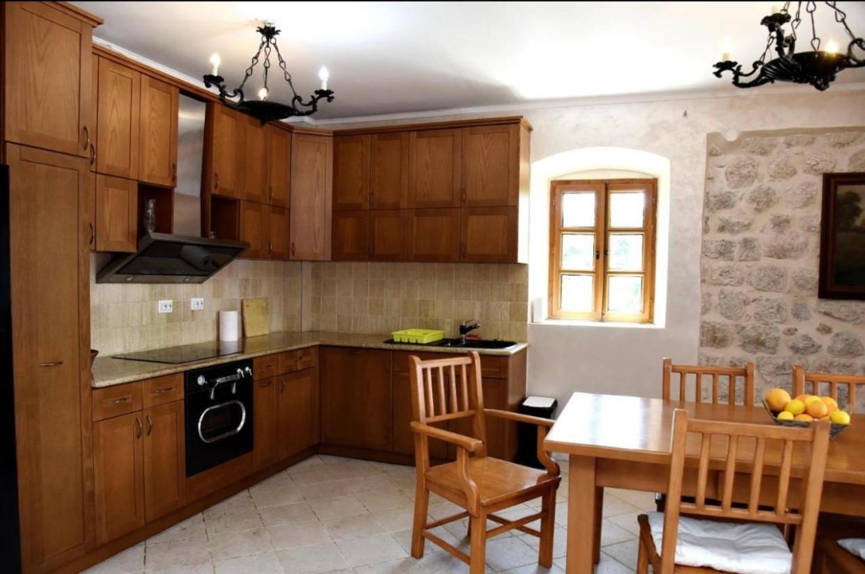 Apartments Barba Kotor Eksteriør billede
