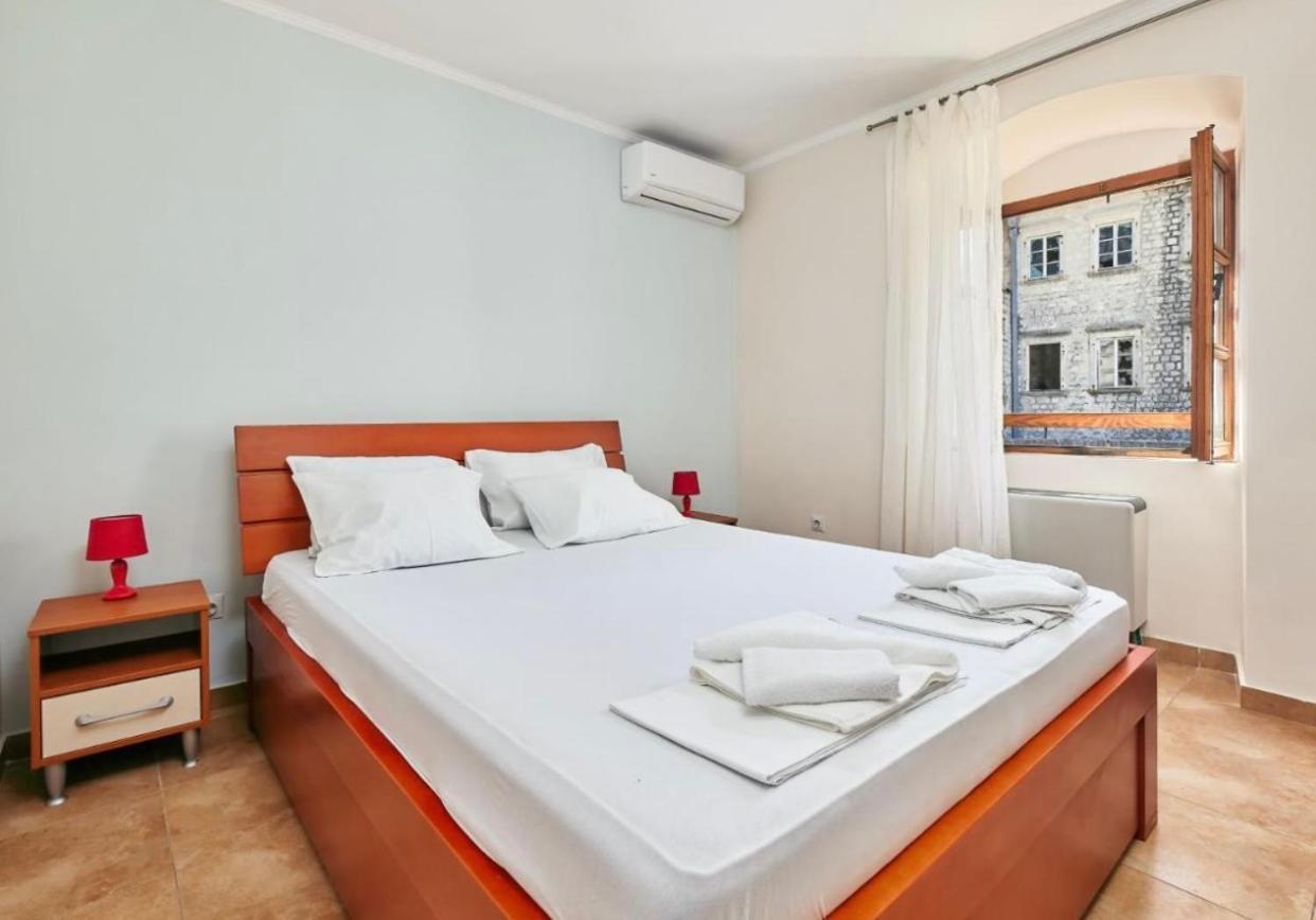Apartments Barba Kotor Eksteriør billede