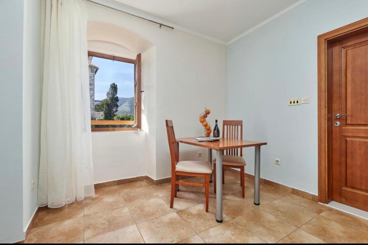 Apartments Barba Kotor Eksteriør billede