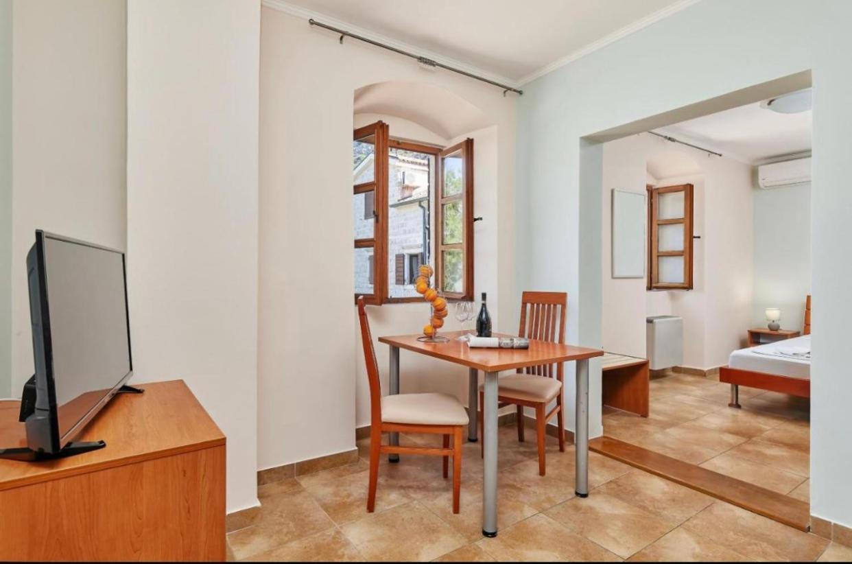 Apartments Barba Kotor Eksteriør billede
