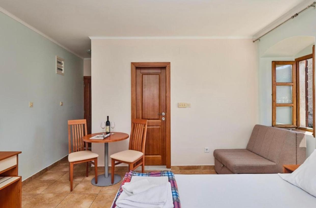 Apartments Barba Kotor Eksteriør billede