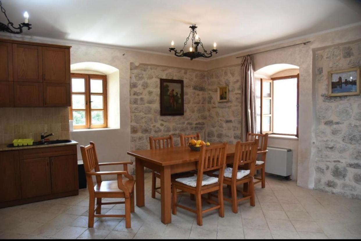 Apartments Barba Kotor Eksteriør billede